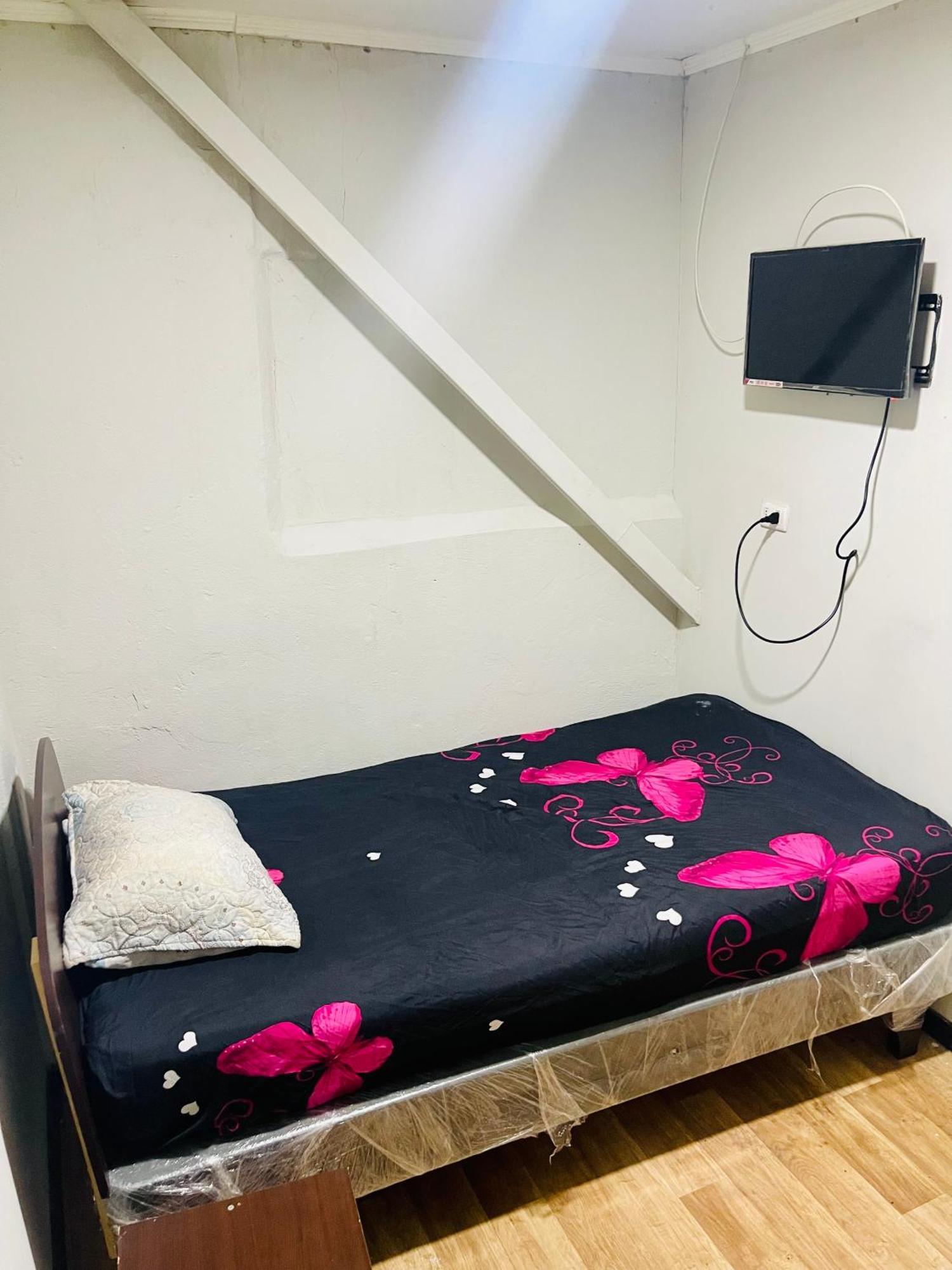 Hostal Low Cost サンティアゴ エクステリア 写真