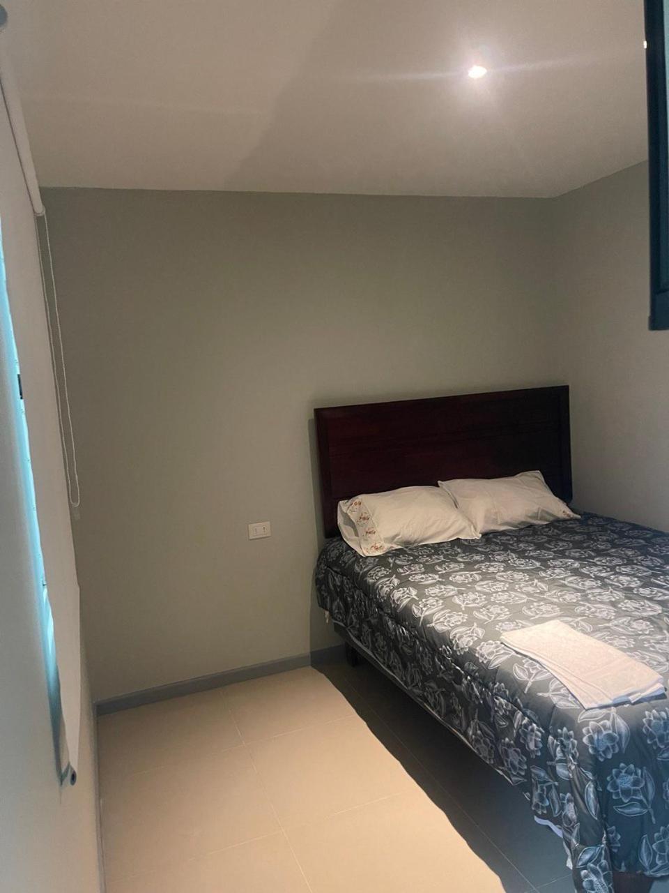 Hostal Low Cost サンティアゴ エクステリア 写真